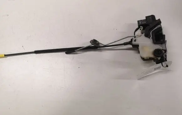 Opel Astra J Rear door lock 3023880