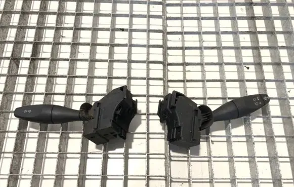 Wiper turn signal indicator stalk/switch