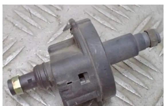Volvo S40, V40 Valve vacuum 