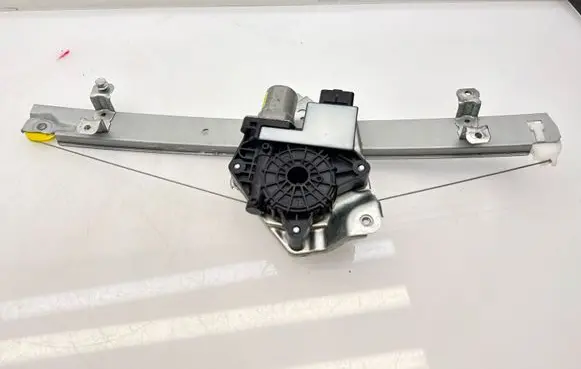 Nissan Juke II F16 Front door window regulator motor 807506PA1B