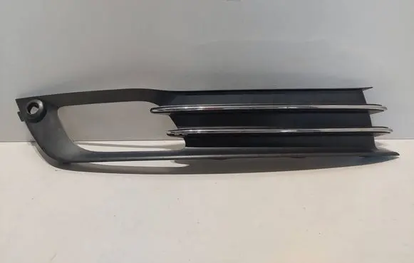 Volvo V70 Front bumper lower grill 31323995