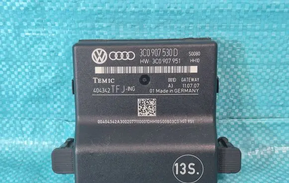 Volkswagen PASSAT B6 Gateway control module 3C0907530D 3C0907951 404342