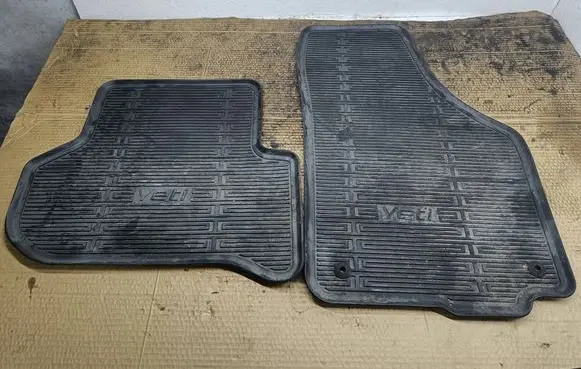 Skoda Yeti (5L) Car floor mat set 5L1862436 DCC630001 5L0862452
