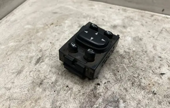 Mercedes-Benz S W220 Wing mirror switch 2208211551