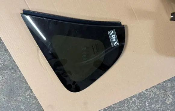 Suzuki SX4 S-Cross Rear side window