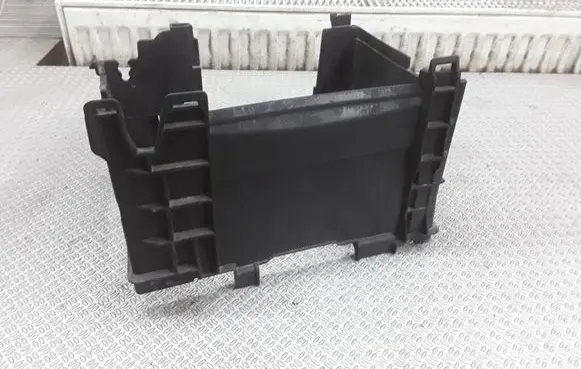 Renault Clio III Battery box tray 8200314272