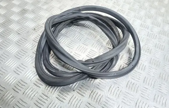 Porsche Cayenne (9PA) Rubber seal rear door 