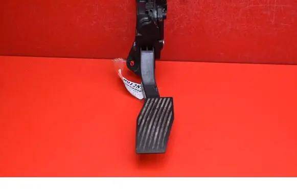 Chevrolet Orlando Accelerator throttle pedal 13253781