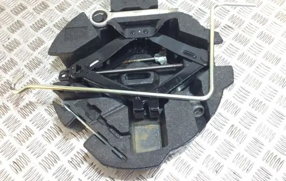 Subaru Legacy Tool set 97035AJ000