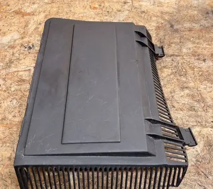 BMW 5 E39 Air filter box cover 8379627 64318379627