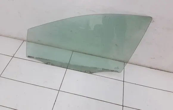 Mercedes-Benz B W245 Front door window glass four-door