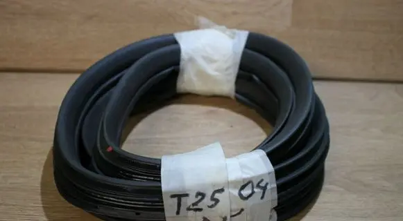 Toyota Avensis T250 Rubber seal rear door 
