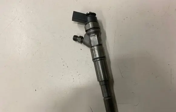 BMW 5 E60 E61 Fuel injector 9445110
