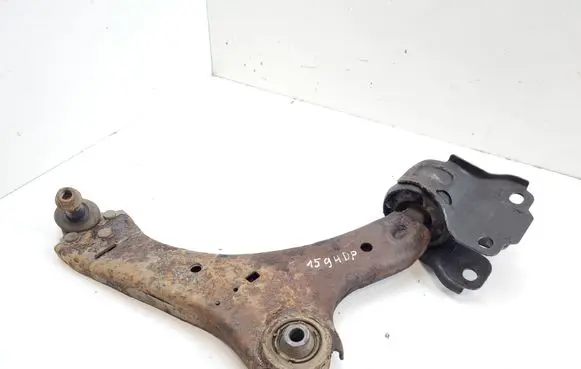 Volvo V70 Front lower control arm/wishbone