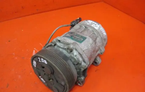 Volkswagen Jetta IV Air conditioning (A/C) compressor (pump) 1J0820803F
