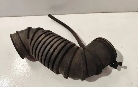 Mitsubishi Colt Air intake hose/pipe MD184027