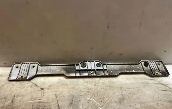 Opel Zafira B Front bumper mounting bracket 13178477