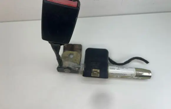 Mercedes-Benz C W203 Rear seatbelt buckle 2038600769