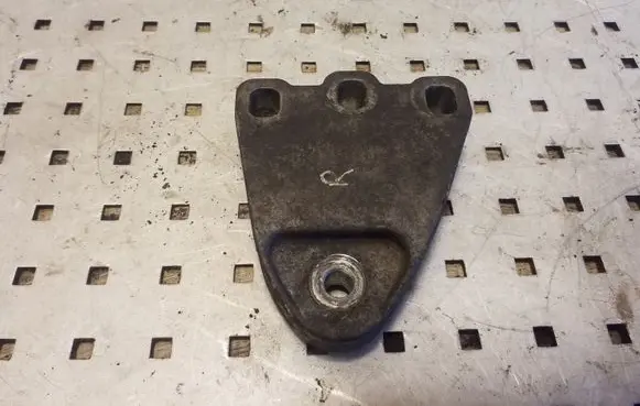 Volkswagen Transporter - Caravelle T5 Engine mounting bracket