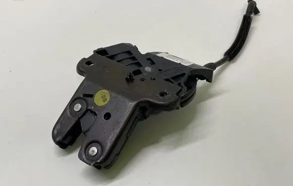 Audi A4 S4 B6 8E 8H Tailgate/trunk/boot lock/catch/latch 4F5827505B 0005333100