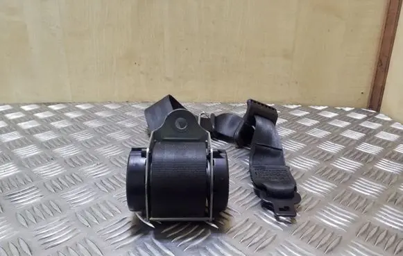 Middle seatbelt (rear)