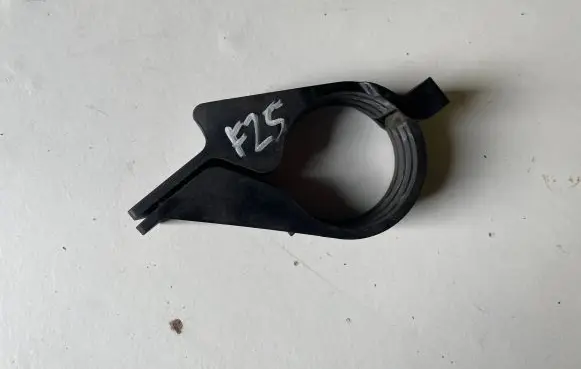 BMW X3 F25 Fuel filter bracket/mount holder 85103033
