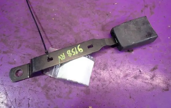 Skoda Fabia Mk1 (6Y) Front seatbelt buckle 6Y0858472K