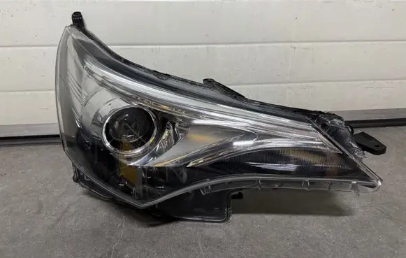 Toyota Avensis T270 Headlight/headlamp 05-47