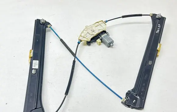 Volkswagen Touran III Front door window regulator with motor 5Q0959801C 16112017