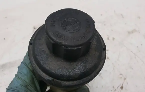 Volvo V60 Power steering fluid tank/reservoir 31302576