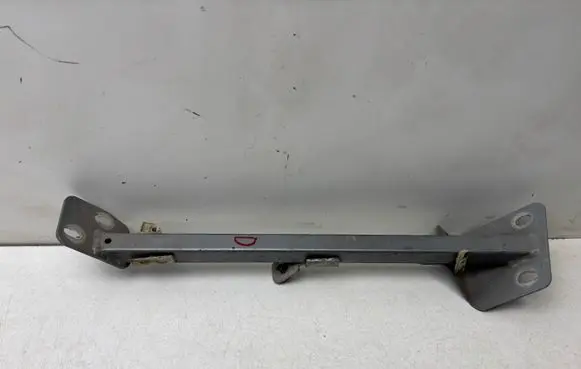 Audi A8 S8 D3 4E Fender mounting bracket 4E0805464E
