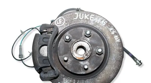 Nissan Juke I F15 Front wheel hub spindle knuckle 