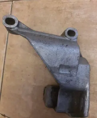 Volkswagen PASSAT B5 Power steering pump mounting bracket 026145531C