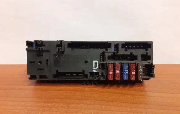 Mercedes-Benz C W202 Fuse box set A0005400172 05376110