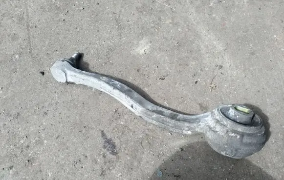 Mercedes-Benz C W203 Front lower control arm/wishbone