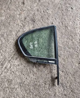 Rear vent window glass