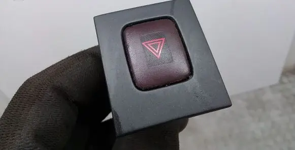 Volvo V70 Hazard light switch 30710106