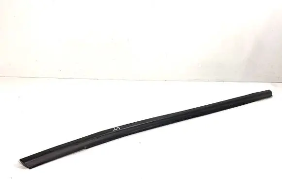 Hyundai Kona I Loading door glass trim molding 