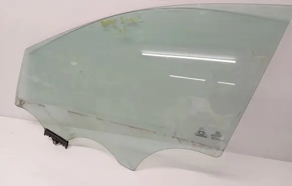 KIA Sportage Front door window glass four-door
