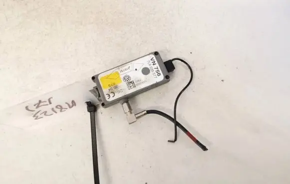 Volkswagen Touareg I Antenna control unit 7l6035577