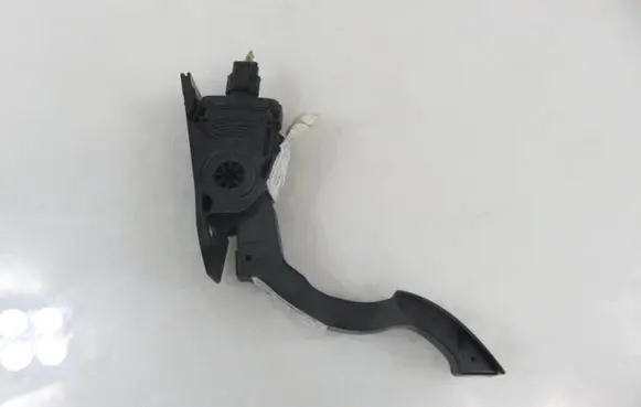 Ford Focus Accelerator throttle pedal 6PV01036880 EV619F836AA