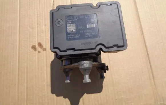 Mercedes-Benz C W204 ABS Pump A1724313812