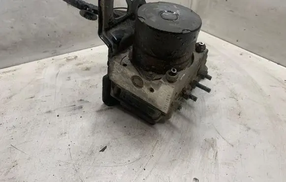 Renault Megane II ABS Pump 8200038695