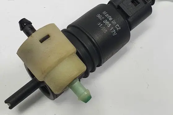 Ford Mondeo MK IV Windscreen/windshield washer pump 002005