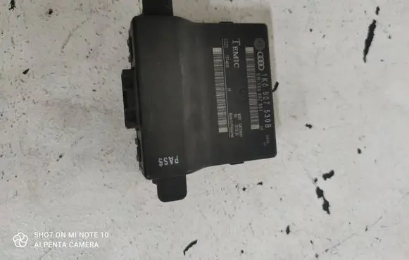 Volkswagen PASSAT B7 Gateway control module 1K0907530B 1K0907951