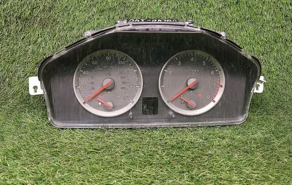 Volvo S40 Speedometer (instrument cluster) 30728643 30710071 8602880