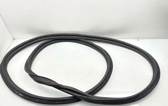 Opel Mokka B Trunk rubber seal (body) 