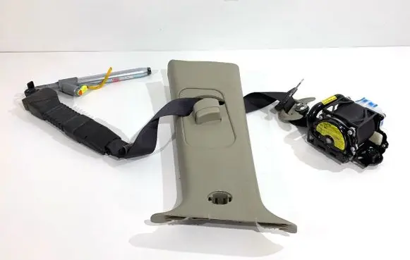 KIA Carens III Front seatbelt 