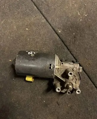 Volkswagen PASSAT B3 Wiper motor 0390241108