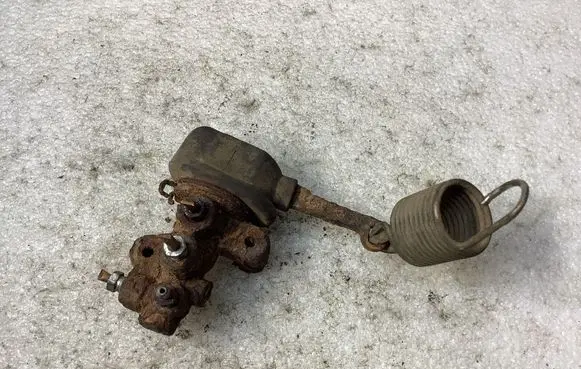 Suzuki Grand Vitara I Brake power pressure regulator 36108